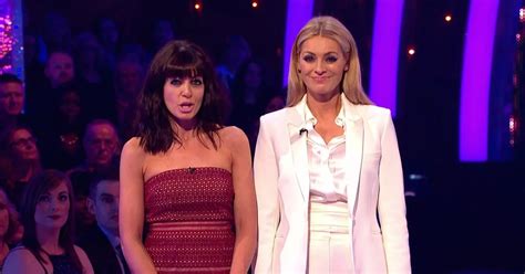 Claudia Winkleman: Strictly 2018 host flashes NIPPLES in。